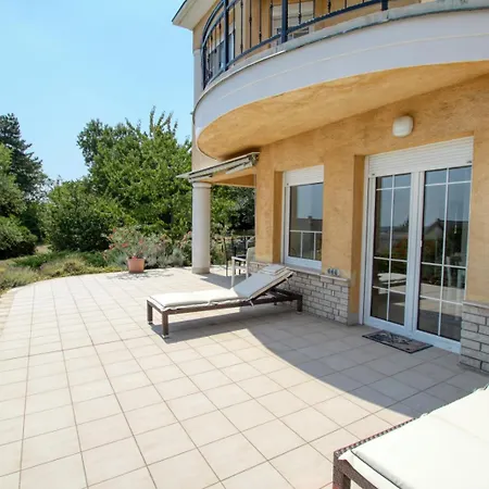 Villa Ablak A Tora *